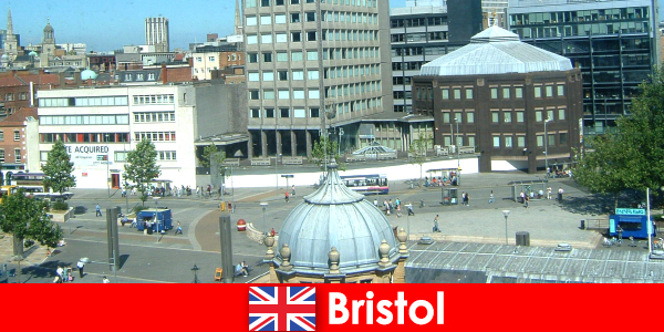 Visite de la ville de Bristol en Angleterre pour les vacanciers en voyage