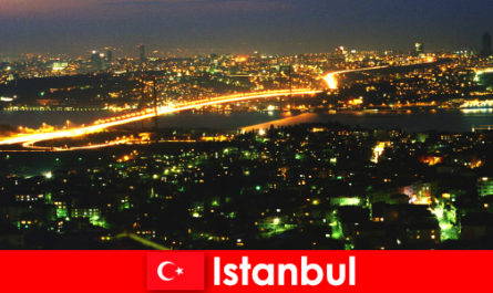 La grande ville d'Istanbul vaut toujours le détour pour les touristes
