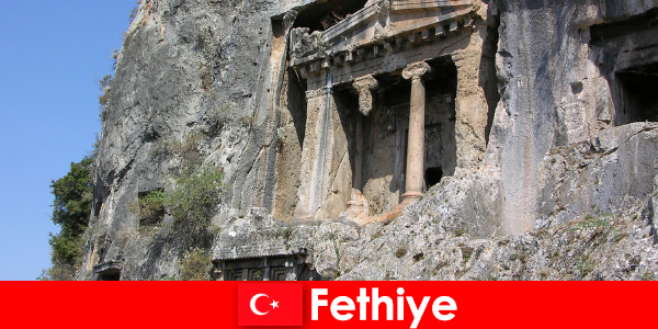 Fethiye une ancienne ville en bord de mer avec de nombreux monuments