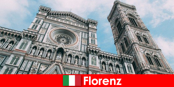 Florence avec de nombreuses villes historiques de l’art attire des visiteurs du monde entier