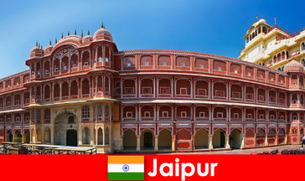 Les architectures les plus inhabituelles attirent de nombreux touristes à Jaipur