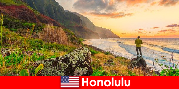 Honolulu est connue pour ses plages, son océan, ses couchers de soleil pour des vacances de bien-être et de détente