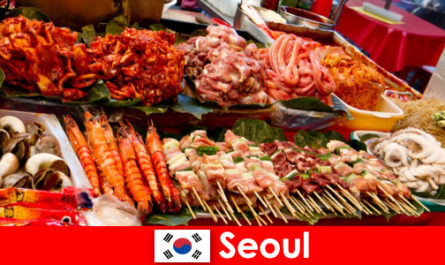 Séoul est également célèbre parmi les voyageurs pour sa cuisine de rue délicieuse et créative