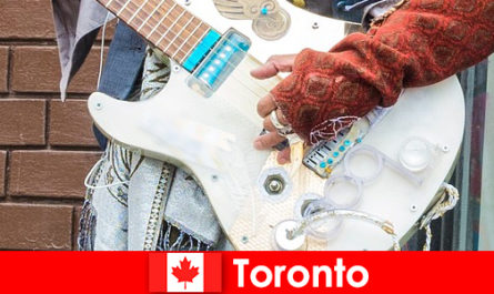 Les étrangers aiment Toronto en raison de son ouverture d'esprit à la scène musicale de toutes les cultures