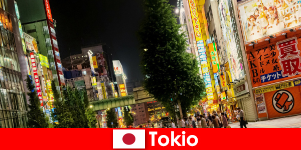 Les bâtiments modernes et les vieux temples rendent Tokyo inoubliable pour les étrangers