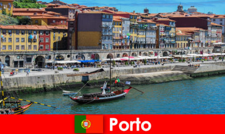 Escapade citadine pour les visiteurs de Porto Portugal avec de charmants bars et restaurants locaux