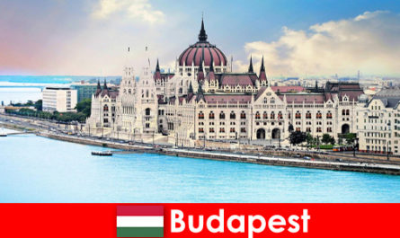 Budapest belle ville avec de nombreux sites touristiques pour les touristes