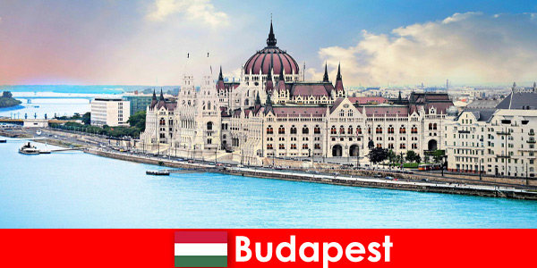 Budapest belle ville avec de nombreux sites touristiques pour les touristes