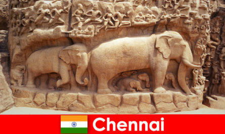 Les étrangers sont enthousiasmés par les bâtiments culturels traditionnels à Chennai en Inde