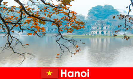 Le temple de la montagne de jade et le temple de la littérature de Hanoi Vietnam ravissent les touristes