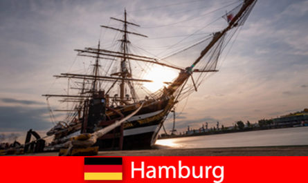 Allemagne Débarquement dans le port de Hambourg vers le marché aux poissons pour les gourmets du voyage
