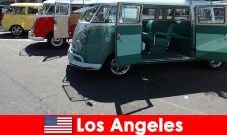 Les étrangers louent des voitures bon marché à Los Angeles aux États-Unis pour faire du tourisme