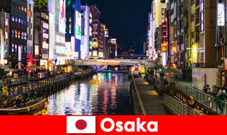 Des quartiers de divertissement et des délices attendent les voyageurs d'outre-mer à Osaka au Japon