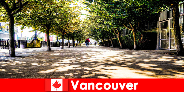 Les guides de la ville de Vancouver accompagnent les touristes étrangers dans les coins locaux