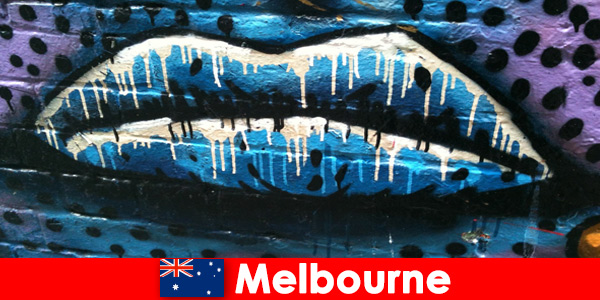 Les voyageurs admirent les arts de la rue de renommée mondiale de Melbourne en Australie