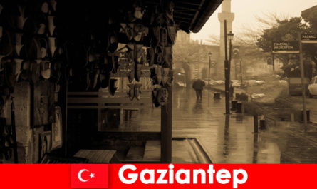 Les vacanciers de plaisir découvrent les endroits où manger et boire en Turquie Gaziantep
