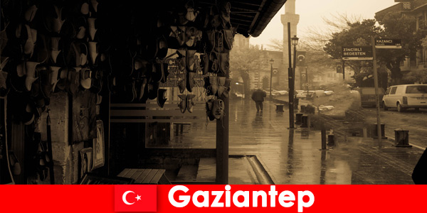 Les vacanciers de plaisir découvrent les endroits où manger et boire en Turquie Gaziantep