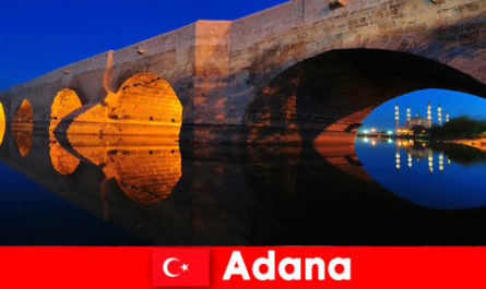 Les spécialités locales à Adana en Turquie plaisent aux touristes du monde entier