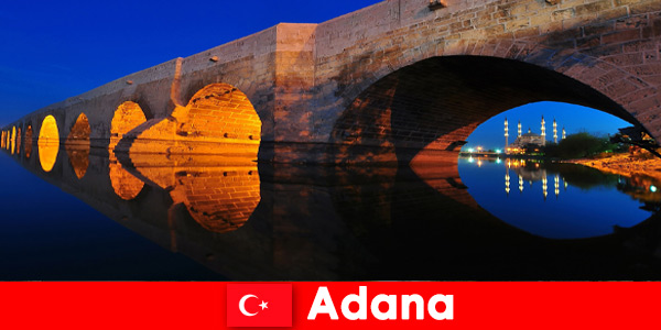 Les spécialités locales à Adana en Turquie plaisent aux touristes du monde entier