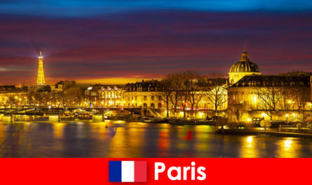 Voyage pour les célibataires sur la bande de divertissement à Paris France