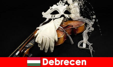 Le théâtre et la musique traditionnels à Debrecen en Hongrie sont incontournables pour les voyageurs culturels