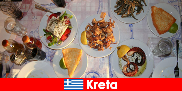 L'hospitalité et la délicieuse cuisine en Crète La Grèce est toujours une expérience