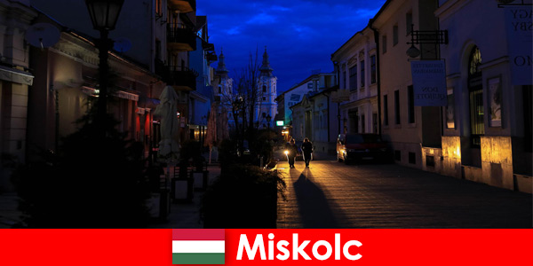 Les vacanciers sont toujours heureux de venir à Miskolc Hongrie