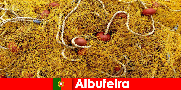 La ville côtière d'Albufeira au Portugal propose des fruits de mer frais directement du réseau