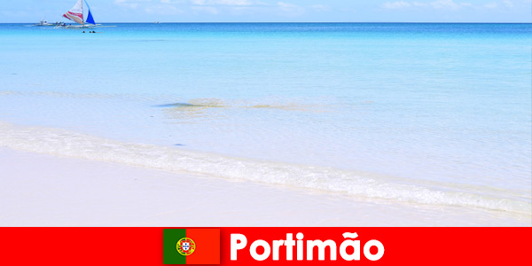 Plages fantastiques à Portimão Portugal pour se détendre après de longues nuits de fête