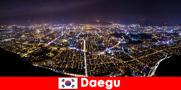 Les étrangers adorent le marché nocturne de Daegu, en Corée du Sud, avec une grande variété de plats