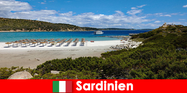 En Sardaigne Italie il y a des hôtels avec de belles vues