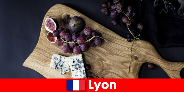 Dégustez une cuisine fraîche à base de poisson, de fromage, de raisin et bien plus encore à Lyon France