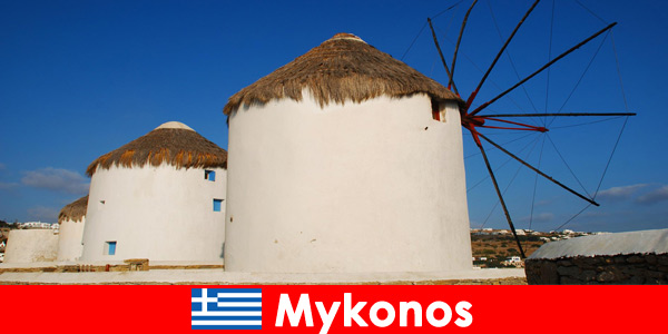 Mykonos en Grèce a des plages magnifiques et conviviales