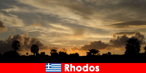 Crépuscule et températures fantastiques pour rêver à Rhodes en Grèce