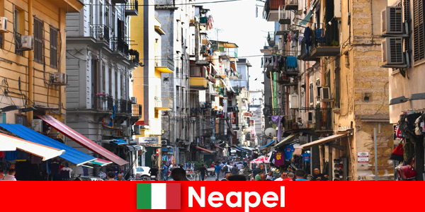 Se promener dans le centre-ville de Naples en Italie est toujours une pure joie de vivre