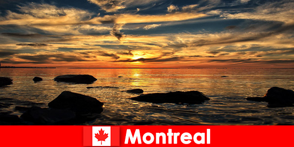Les touristes découvrent la plage, la mer et beaucoup de nature à Montréal Canada