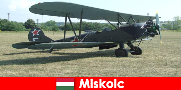 Les amateurs de vieilles machines volantes découvriront beaucoup ici à Miskolc Hongrie