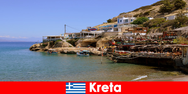 Les vacanciers en Crète découvrent la cuisine locale et la nature en Grèce