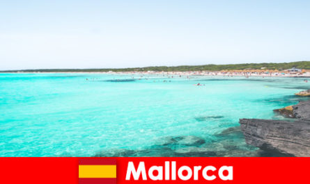 De superbes baies et une eau cristalline pour se baigner à Majorque en Espagne