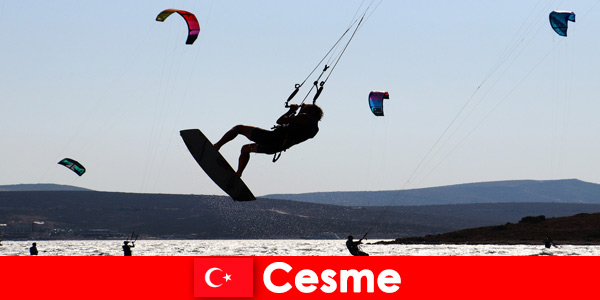 Les sports nautiques sont de plus en plus populaires parmi les touristes à Cesme en Turquie