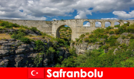 Le tourisme culturel à Safranbolu Turquie est toujours une expérience pour les vacanciers curieux