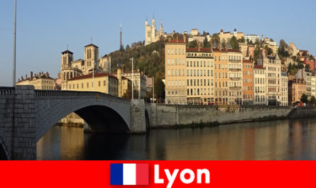 Découvrez des lieux populaires et une cuisine classique à Lyon France