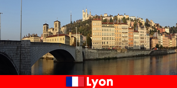 Découvrez des lieux populaires et une cuisine classique à Lyon France