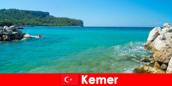 Une eau cristalline et beaucoup de nature dans la belle Kemer en Türkiye