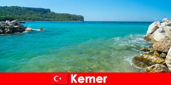 Kemer Où les villes antiques de la Turquie et les plages glorieuses se rencontrent